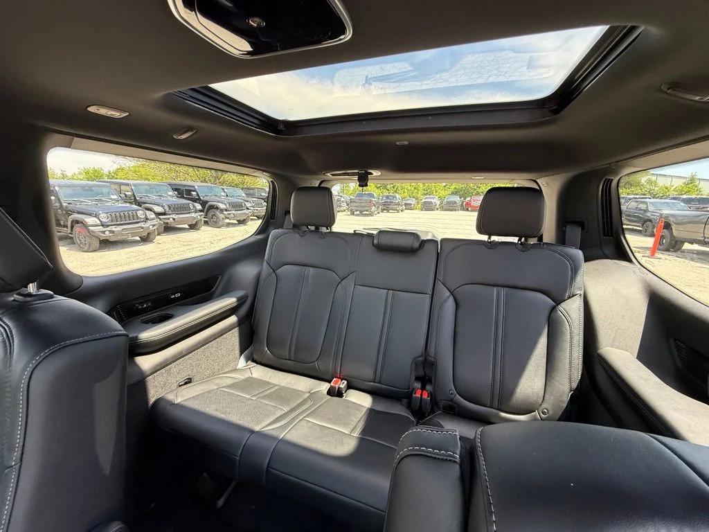 New 2026 High Gloss Black Exterior Paint Jeep Summit Obsidian image 25