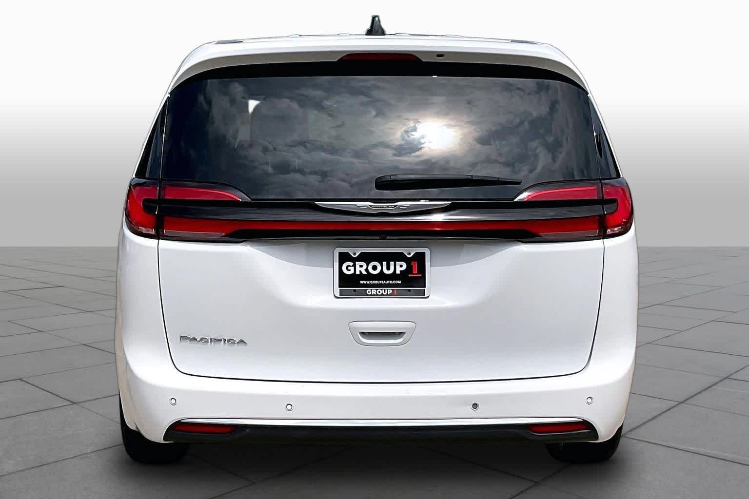 Used 2023 Bright White Clearcoat Chrysler Touring L image 9