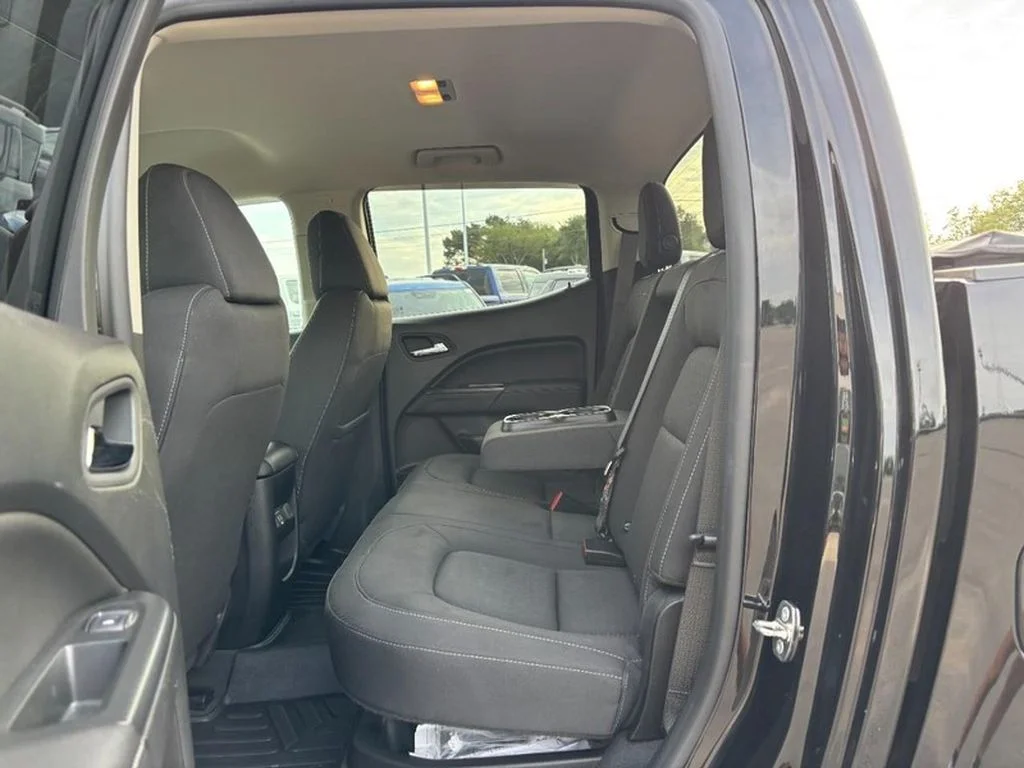 Used 2019 Onyx Black GMC 4WD SLE image 10
