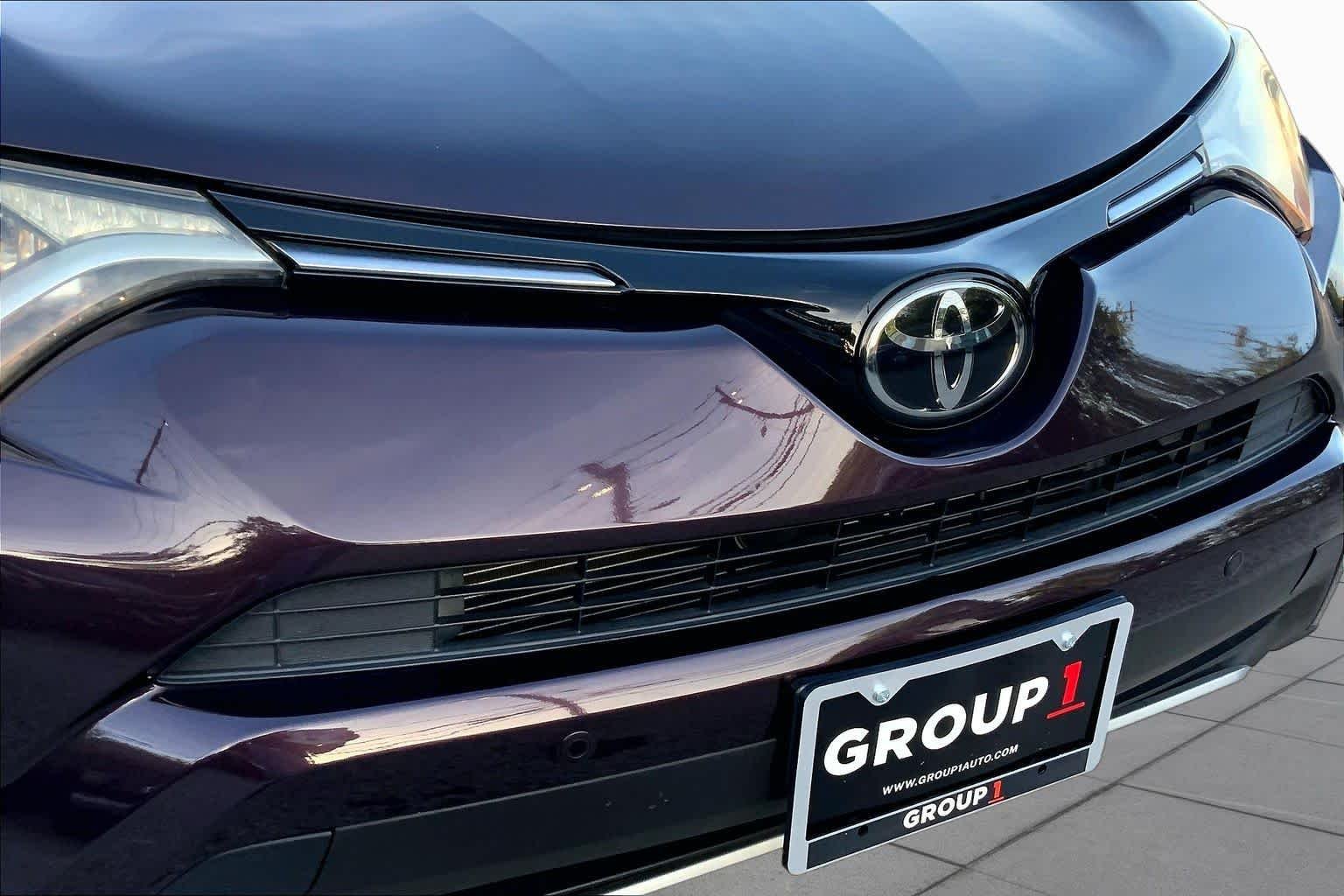Used 2018 Black Currant Metallic Toyota XLE image 29