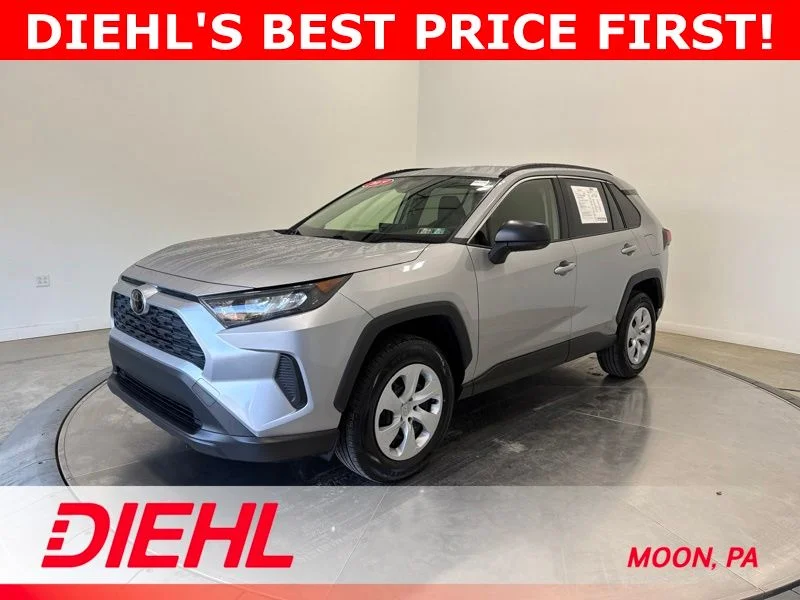 Used 2019 Silver Toyota LE image 3