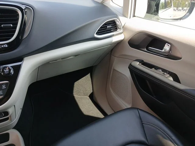 Used 2024 White Chrysler Touring L image 30