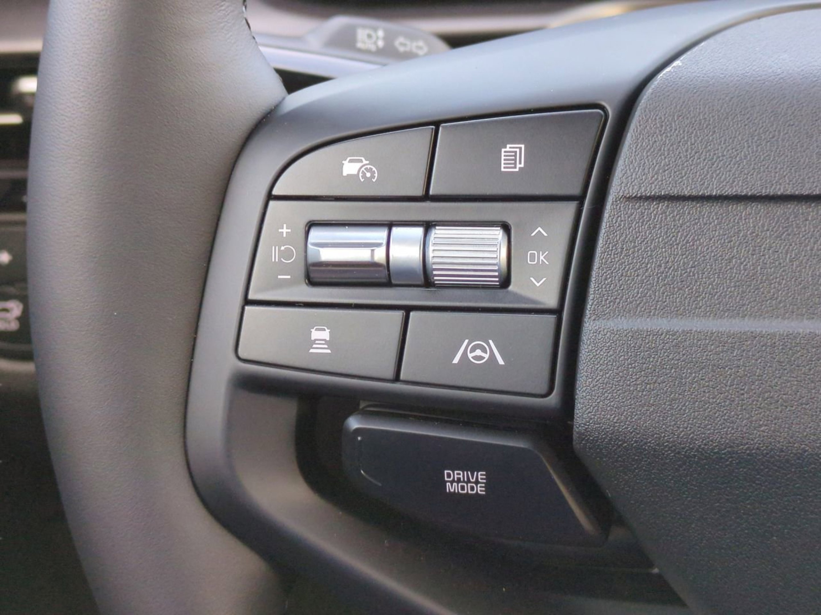 New 2026 Glacial White Pearl Kia EX image 29