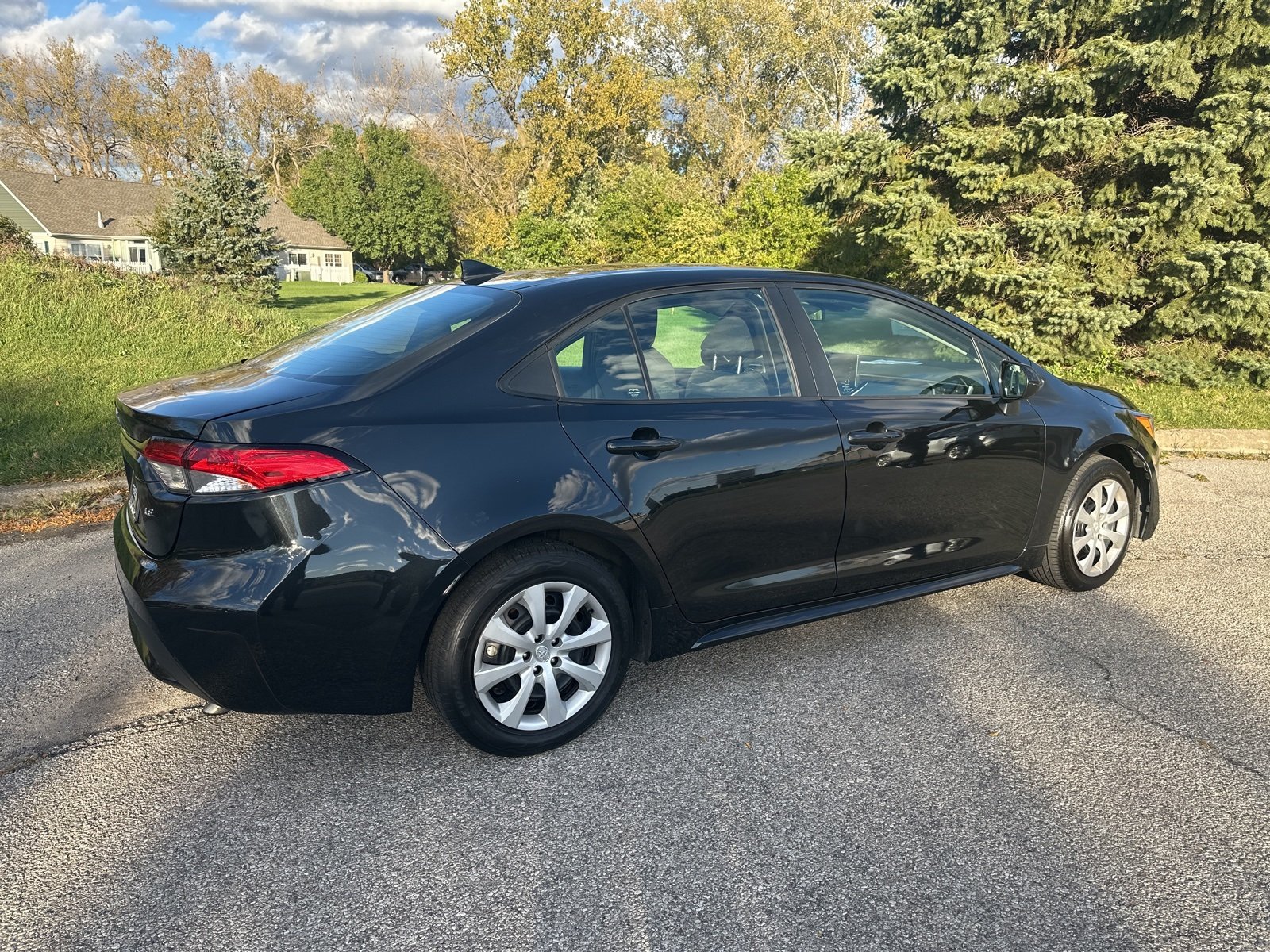 2022 Toyota Corolla LE photo 3