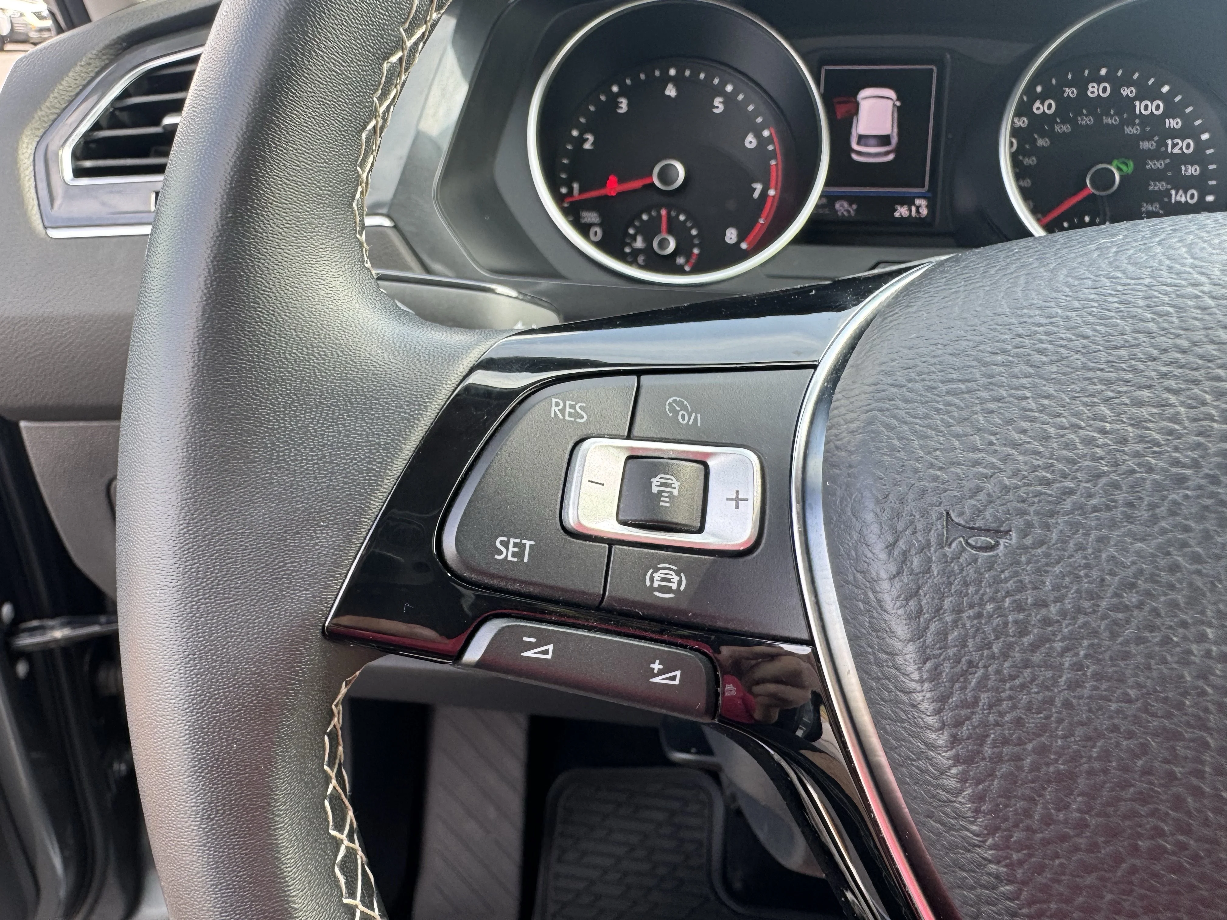 Used 2021 Platinum Gray Metallic Volkswagen SE image 18