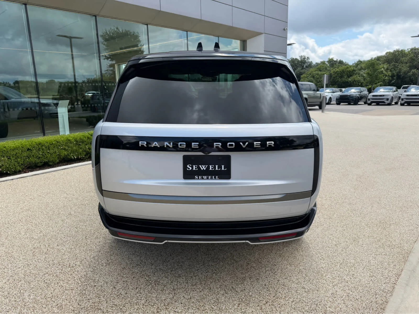 2025 Land Rover Range Rover SE - Photo 8
