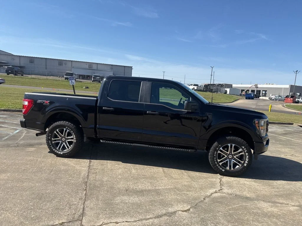 Used 2023 Agate Black Metallic Ford XL image 13