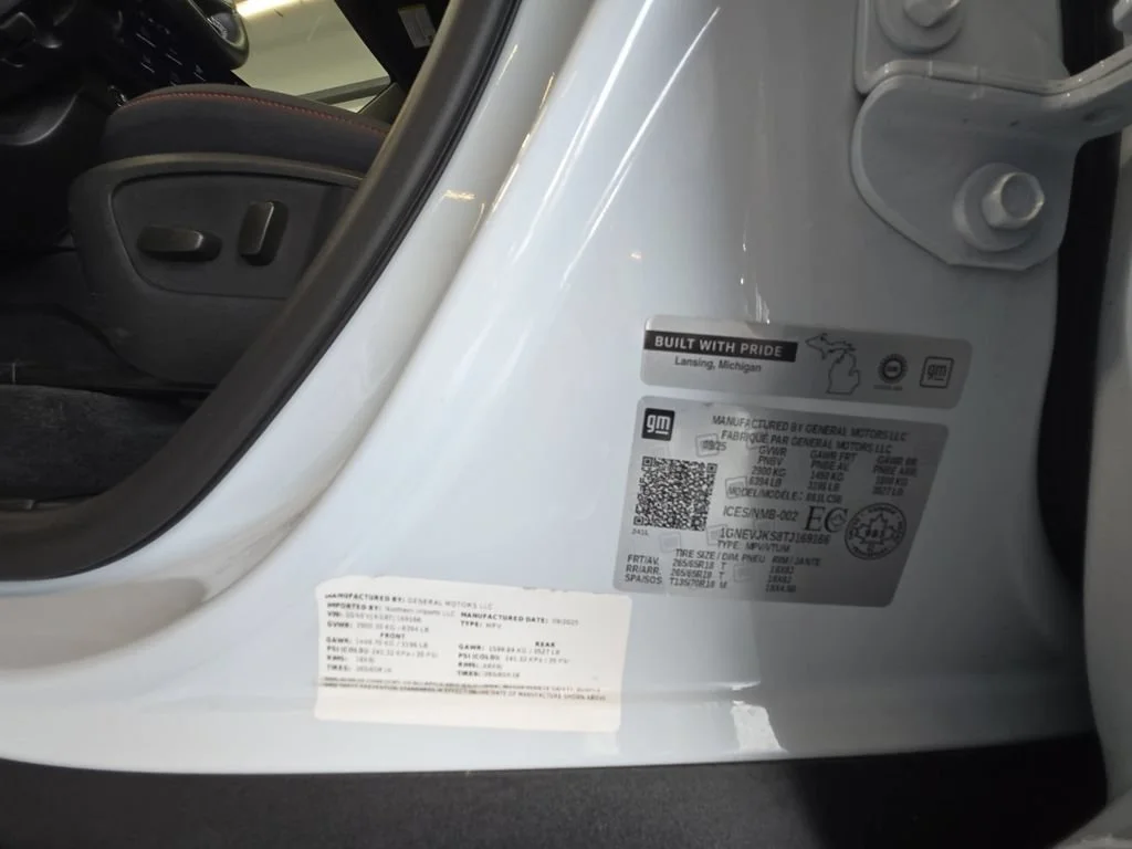 Used 2026 Polar White Tricoat Chevrolet Z71 image 25