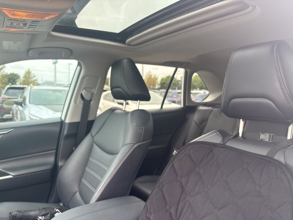 Used 2021 White Toyota XLE Premium image 3