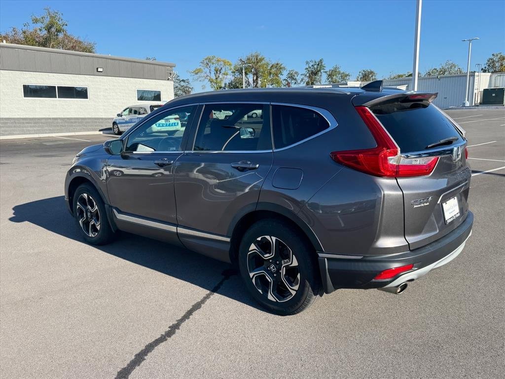 Used 2018 Modern Steel Metallic Honda Touring image 4