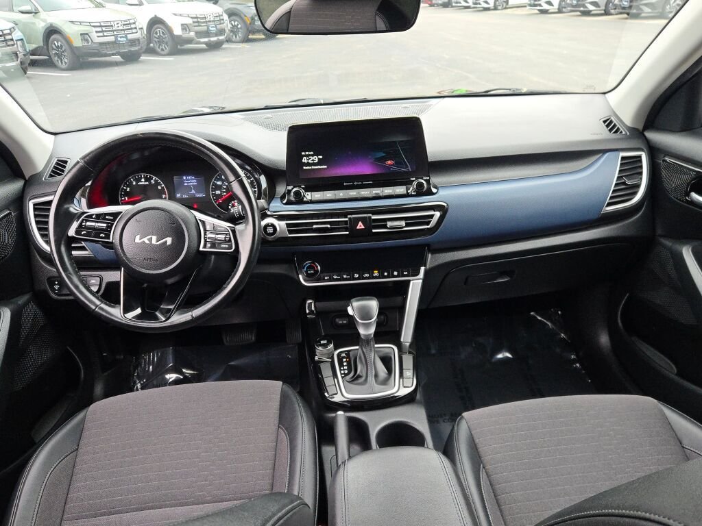 Used 2023 Black Kia S image 17