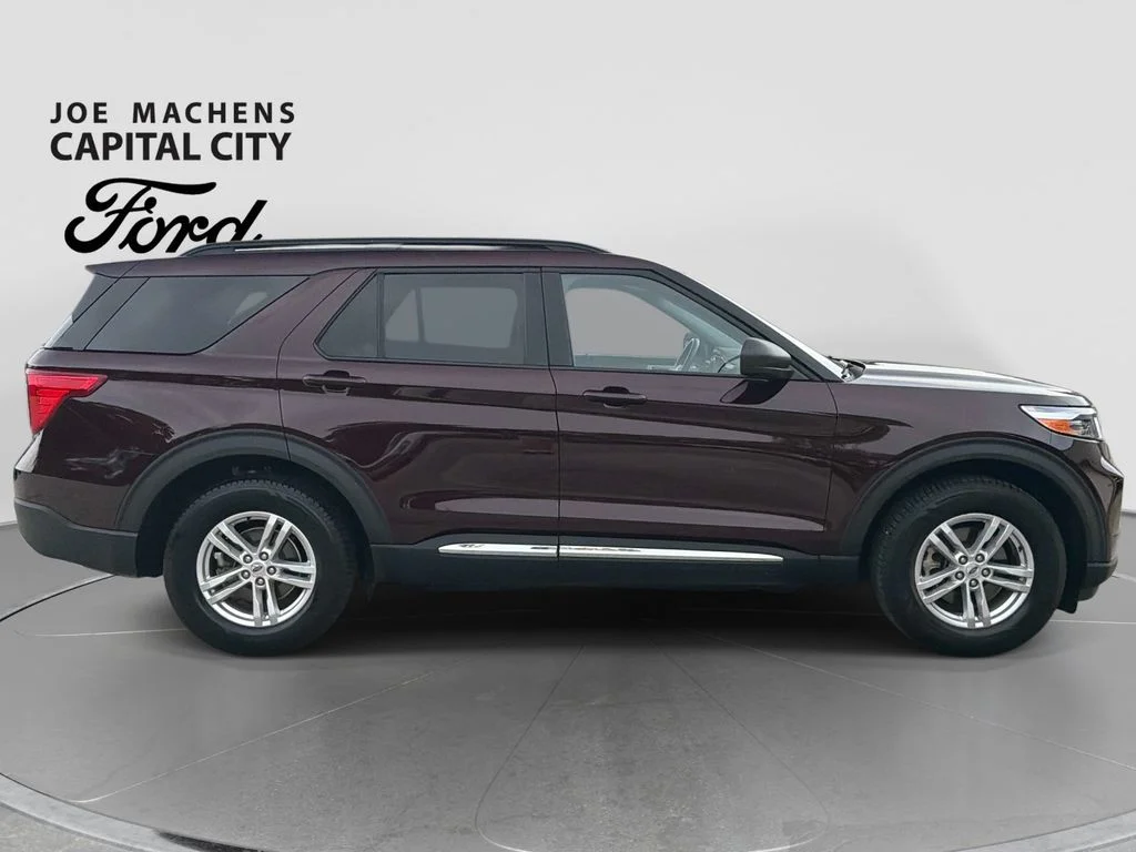 Used 2023 Jewel Red Metallic Ford XLT image 3
