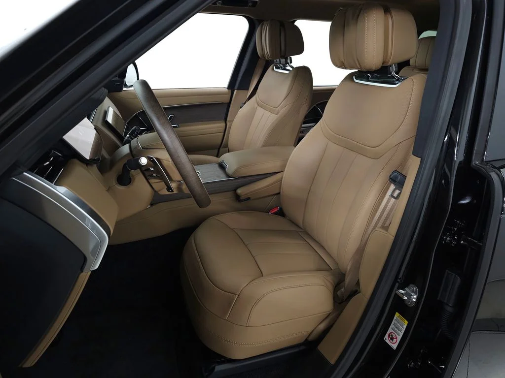 New 2026 Santorini Black Land Rover SE image 15