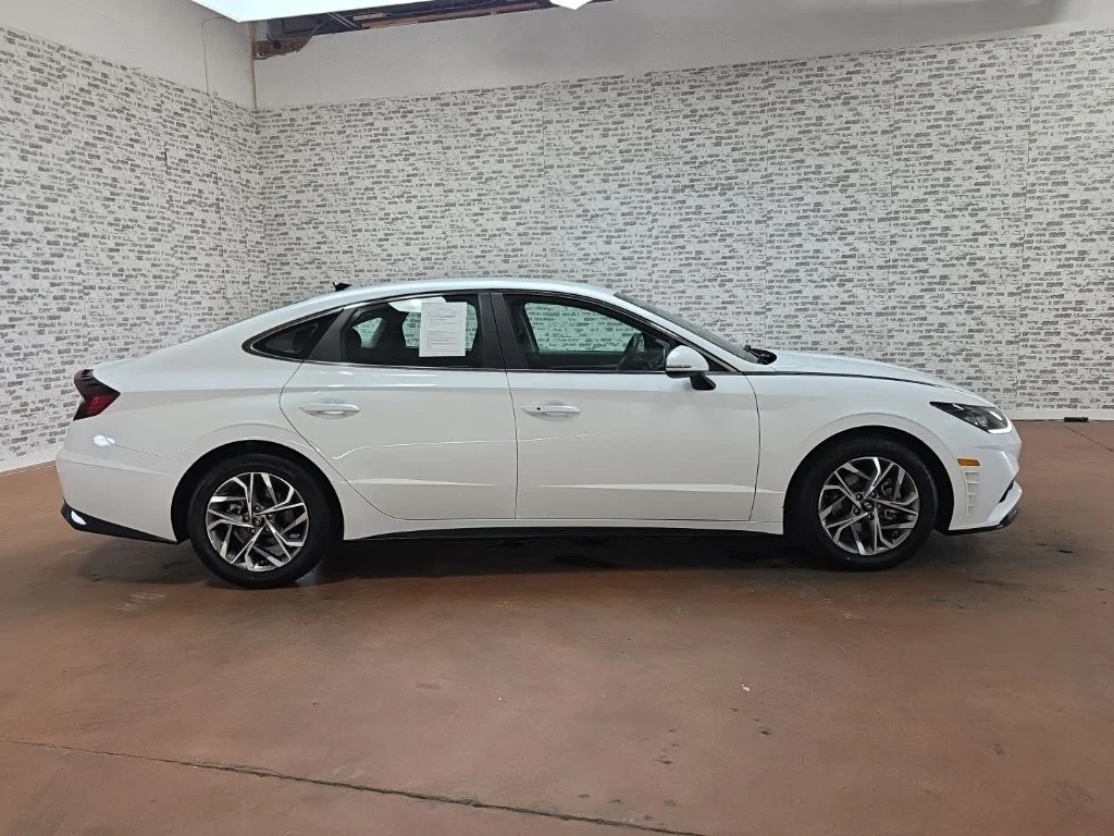 Used 2022 Quartz White Hyundai SEL image 6