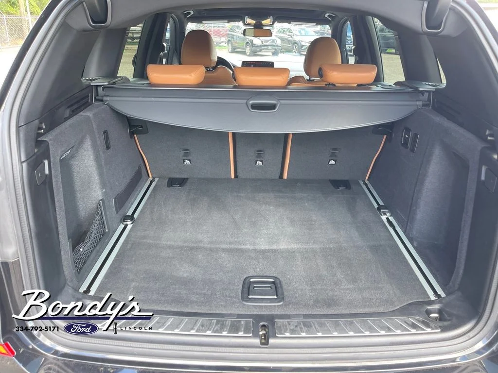 Used 2019 Black BMW sDrive30i image 14