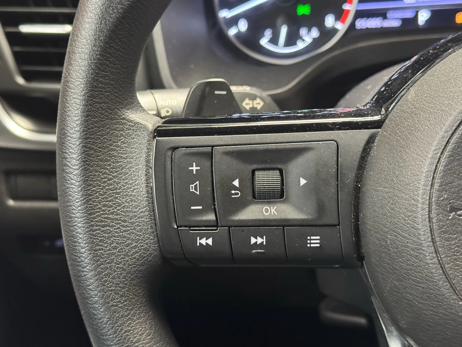 Used 2023 Super Black (kh3) Nissan SV image 12