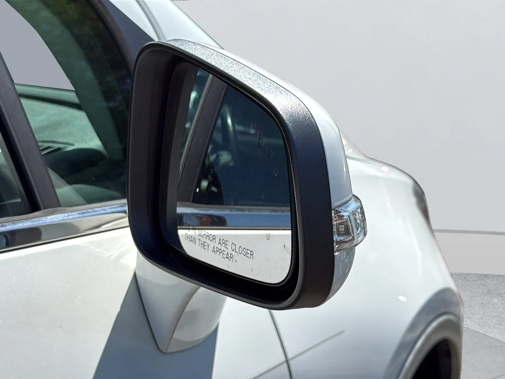 Used 2015 White Buick Premium image 27