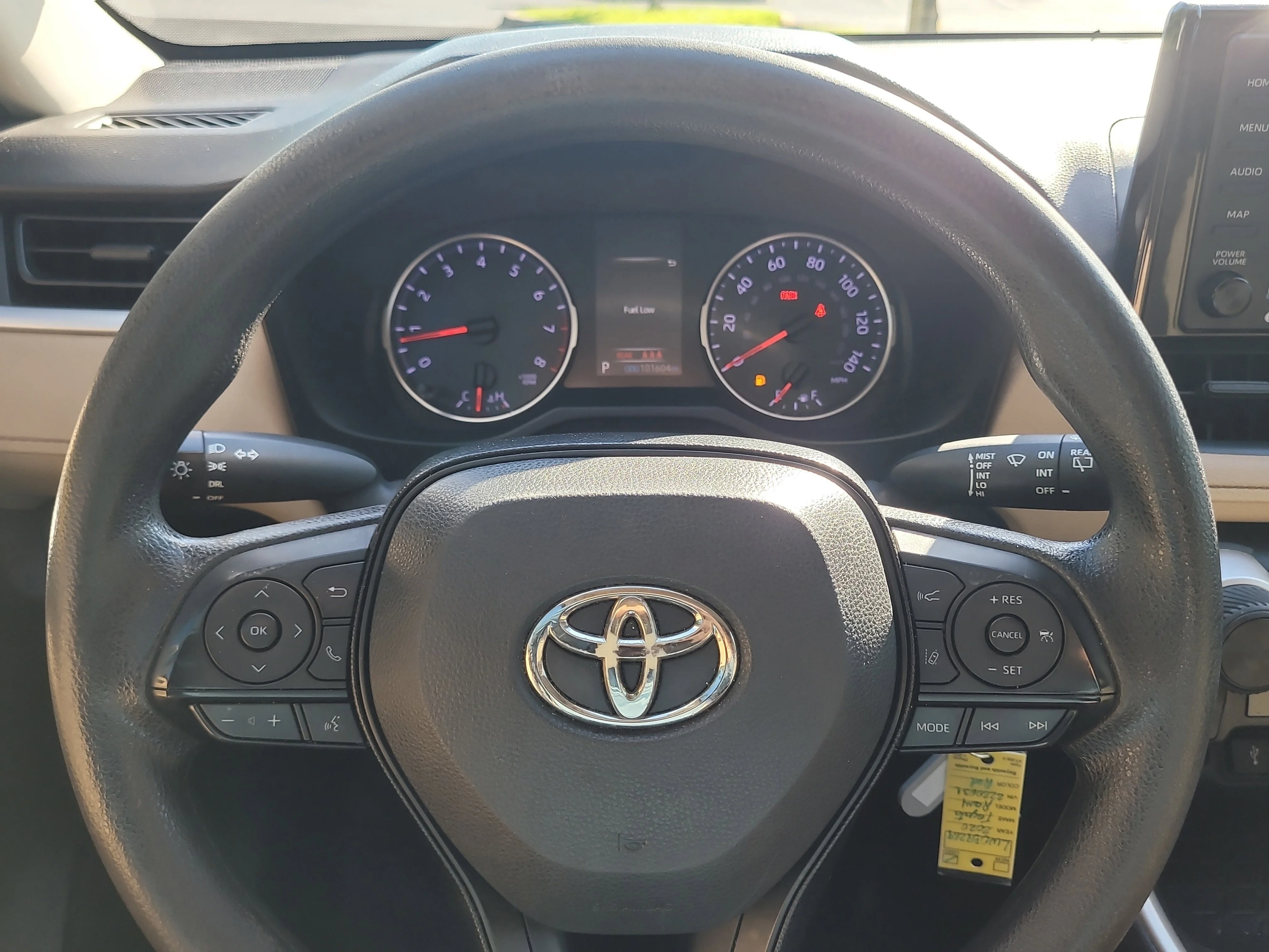 Used 2020 Pearl Toyota LE image 25