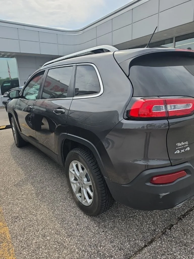 Used 2014 Gray Jeep Latitude image 4