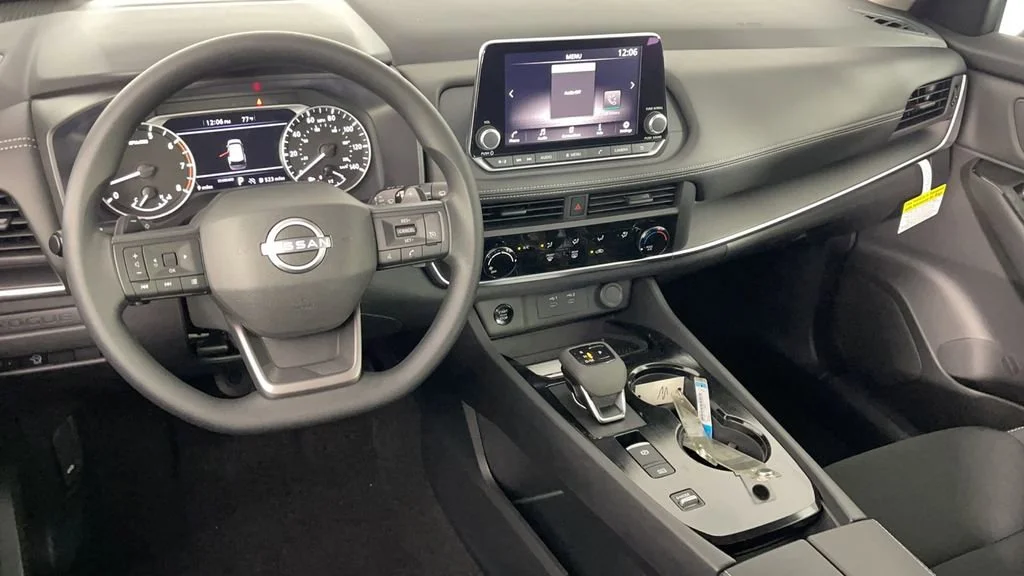 2025 Nissan Rogue S - Photo 15