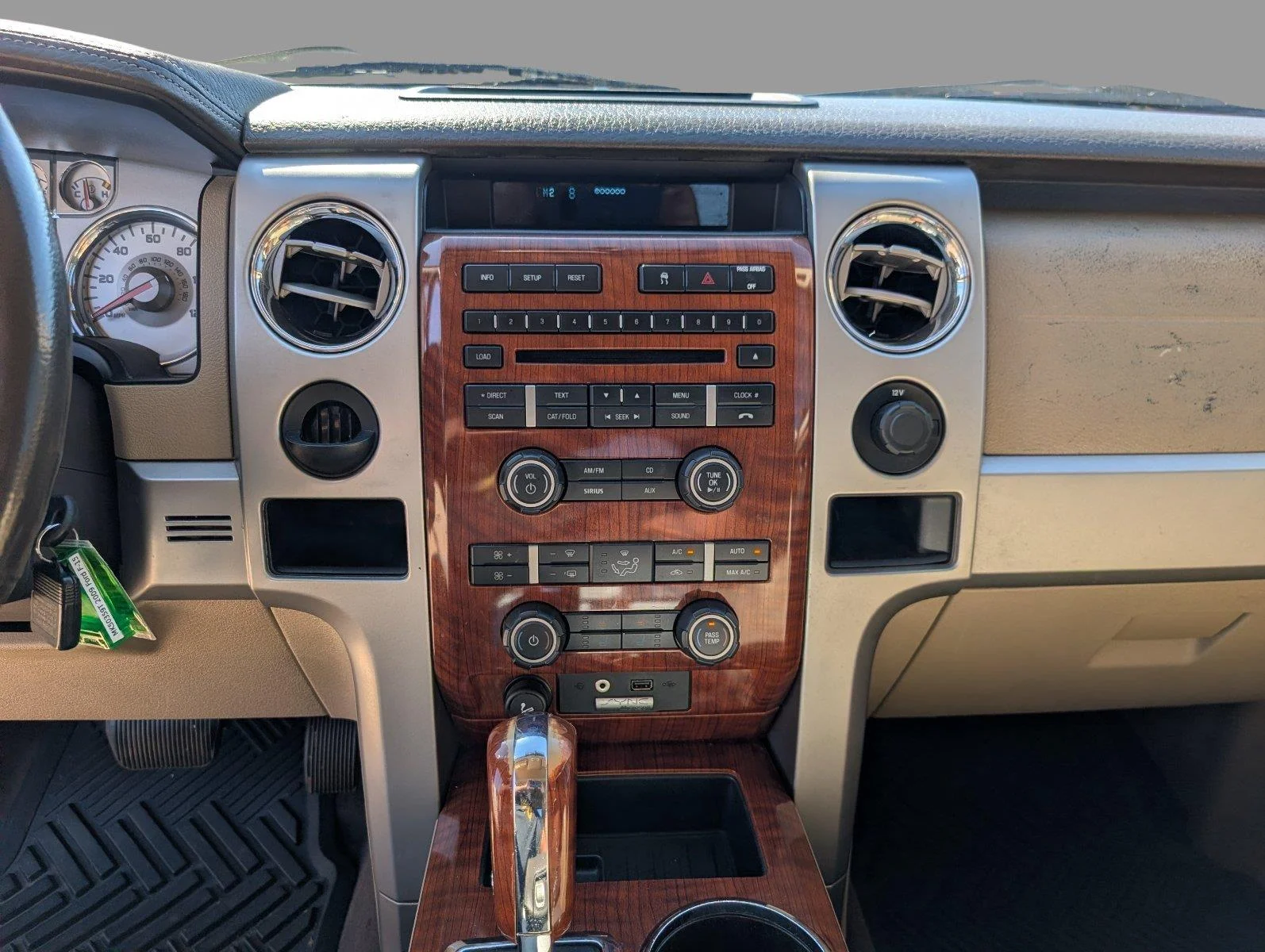 Used 2009  Ford XL image 27