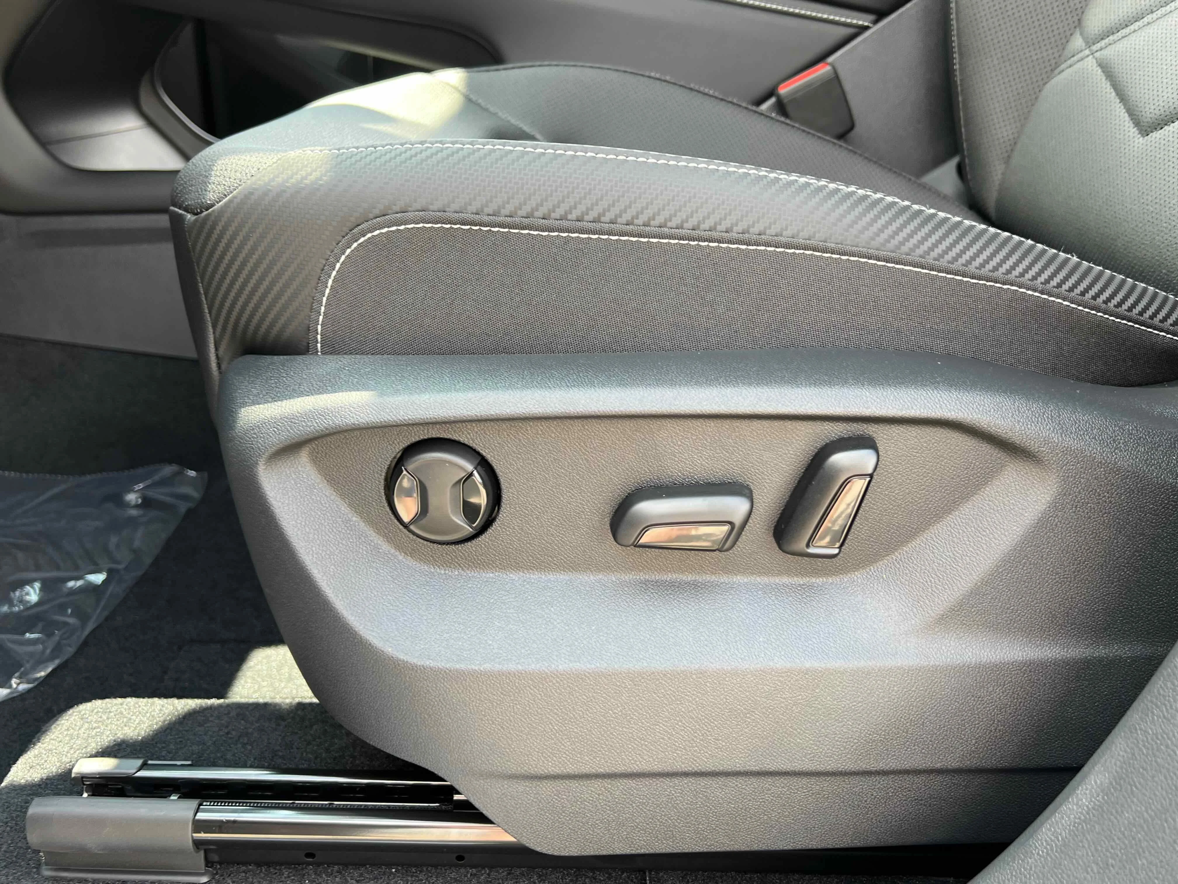 New 2026 Gray Volkswagen 2.0T SE w/Technology image 18