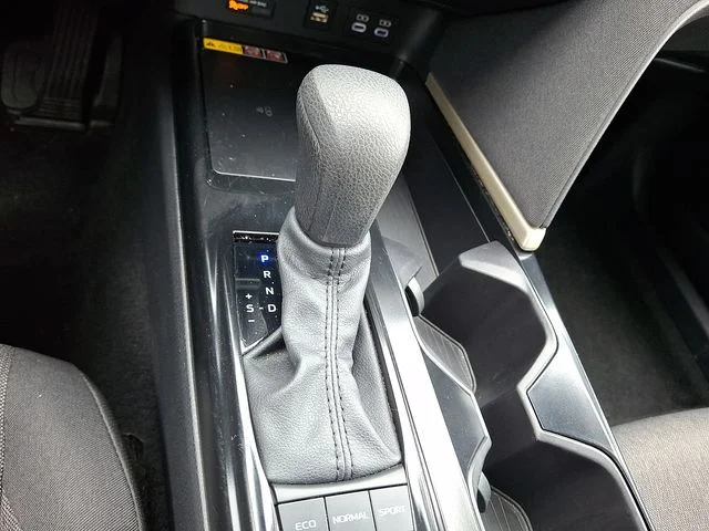 Used 2025 White Toyota LE image 22