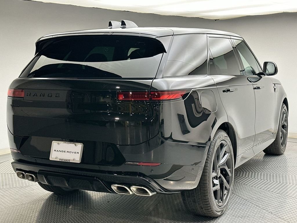 New 2026 Santorini Black LAND ROVER Dynamic SE image 11