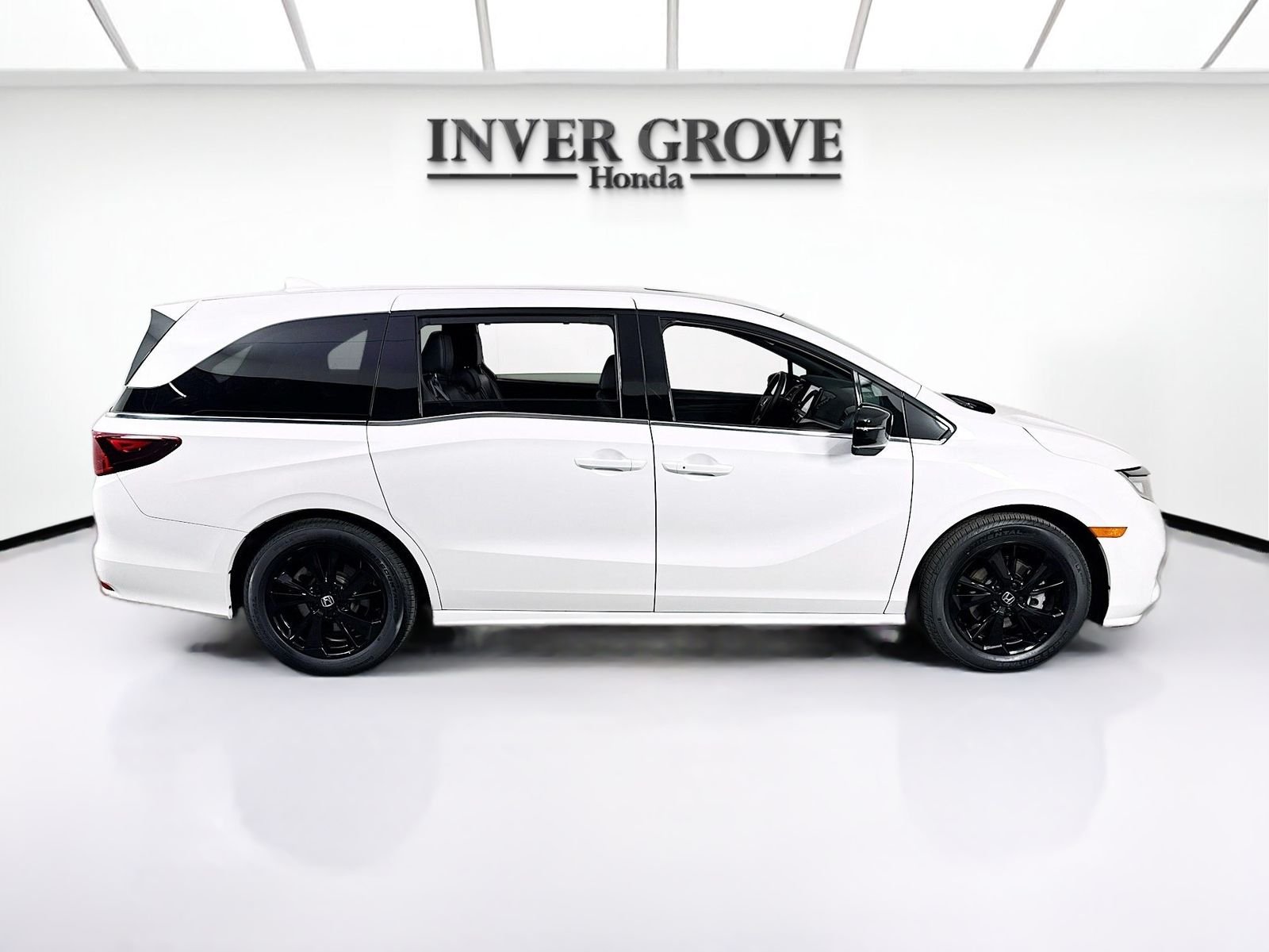 Used 2024 Platinum White Pearl Honda Sport image 4