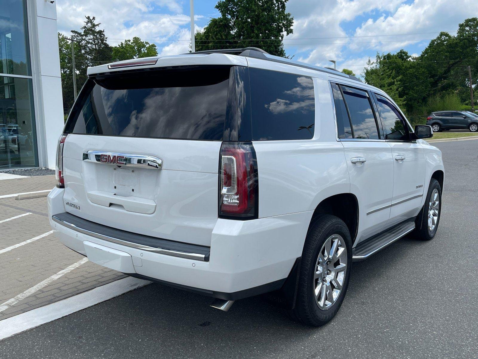 Used 2017 White Frost Tricoat GMC Denali image 5