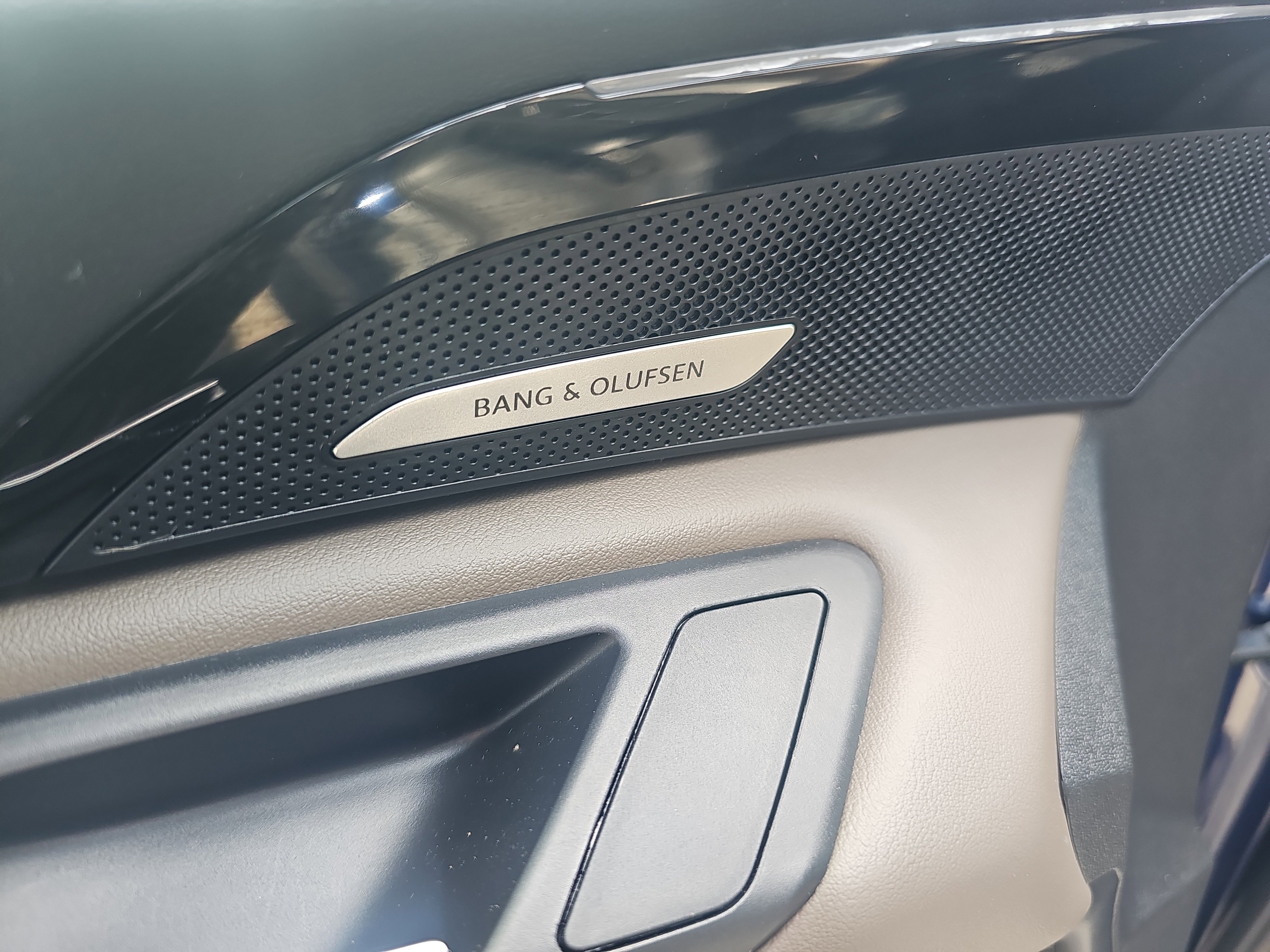Used 2025 Navarra Blue Metallic Audi Premium Plus image 13