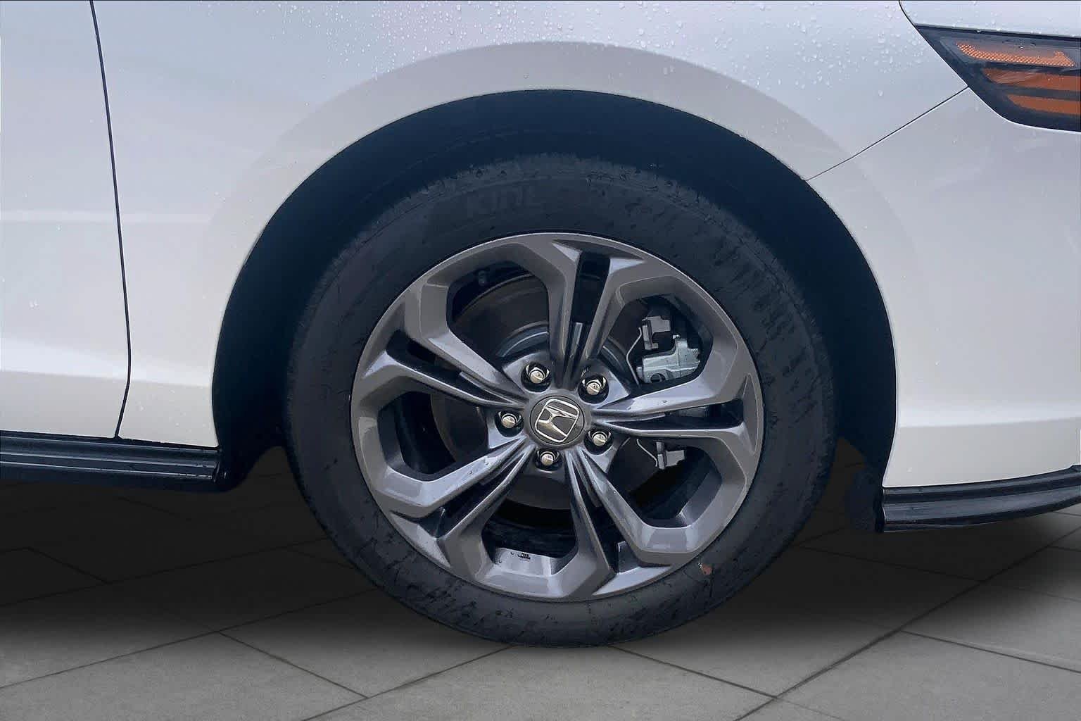 New 2026 Platinum White Pearl Honda EX-L Hybrid image 12