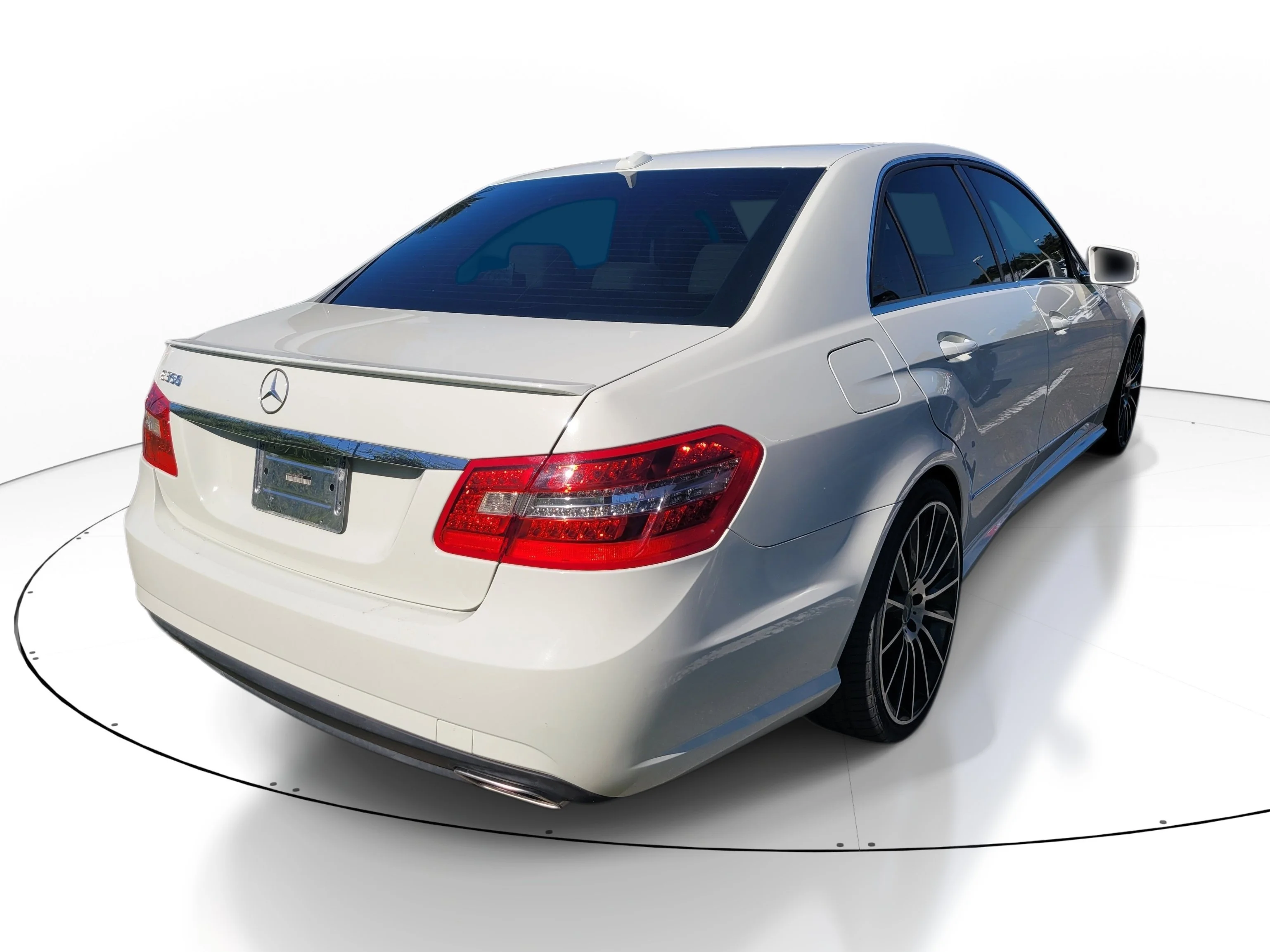 Used 2011  Mercedes-Benz E 350 image 4