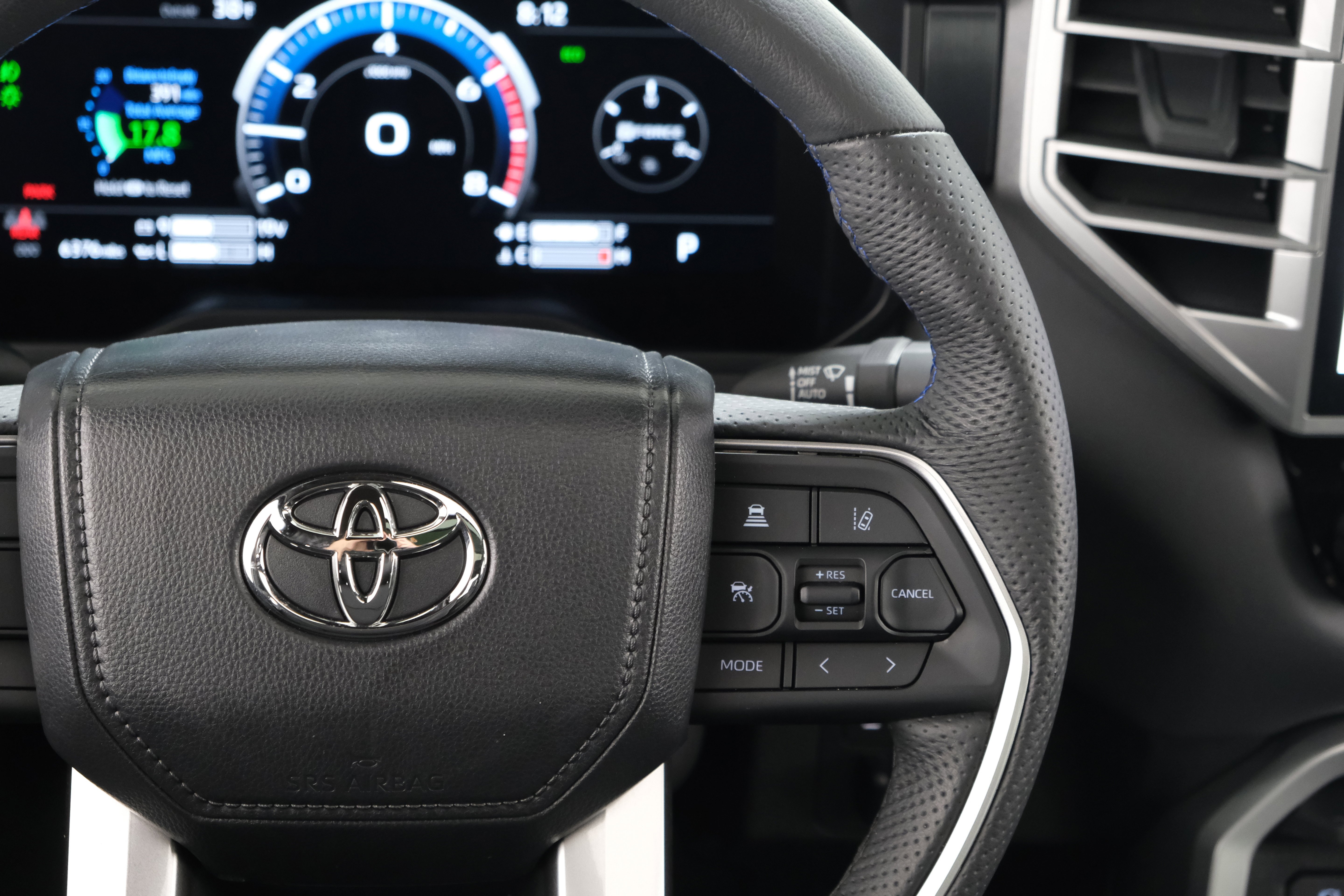2025 Toyota Tundra Platinum - Photo 16