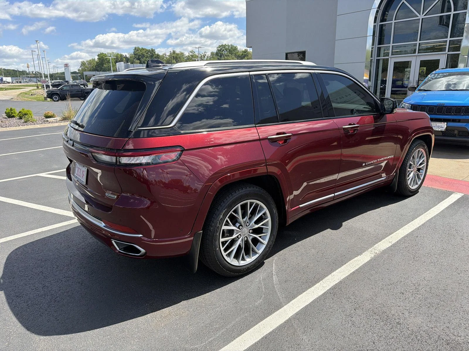 Used 2023 Velvet Red Pearlcoat Jeep Summit image 7