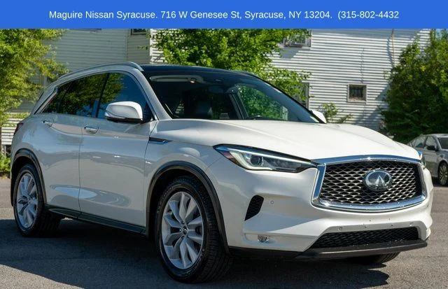 Used 2019 White INFINITI ESSENTIAL image 4