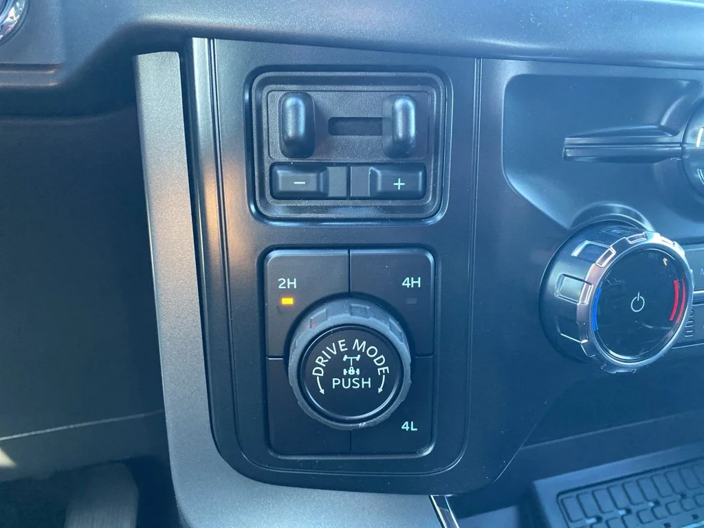 New 2026 Carbonized Gray Metallic Ford XLT image 28