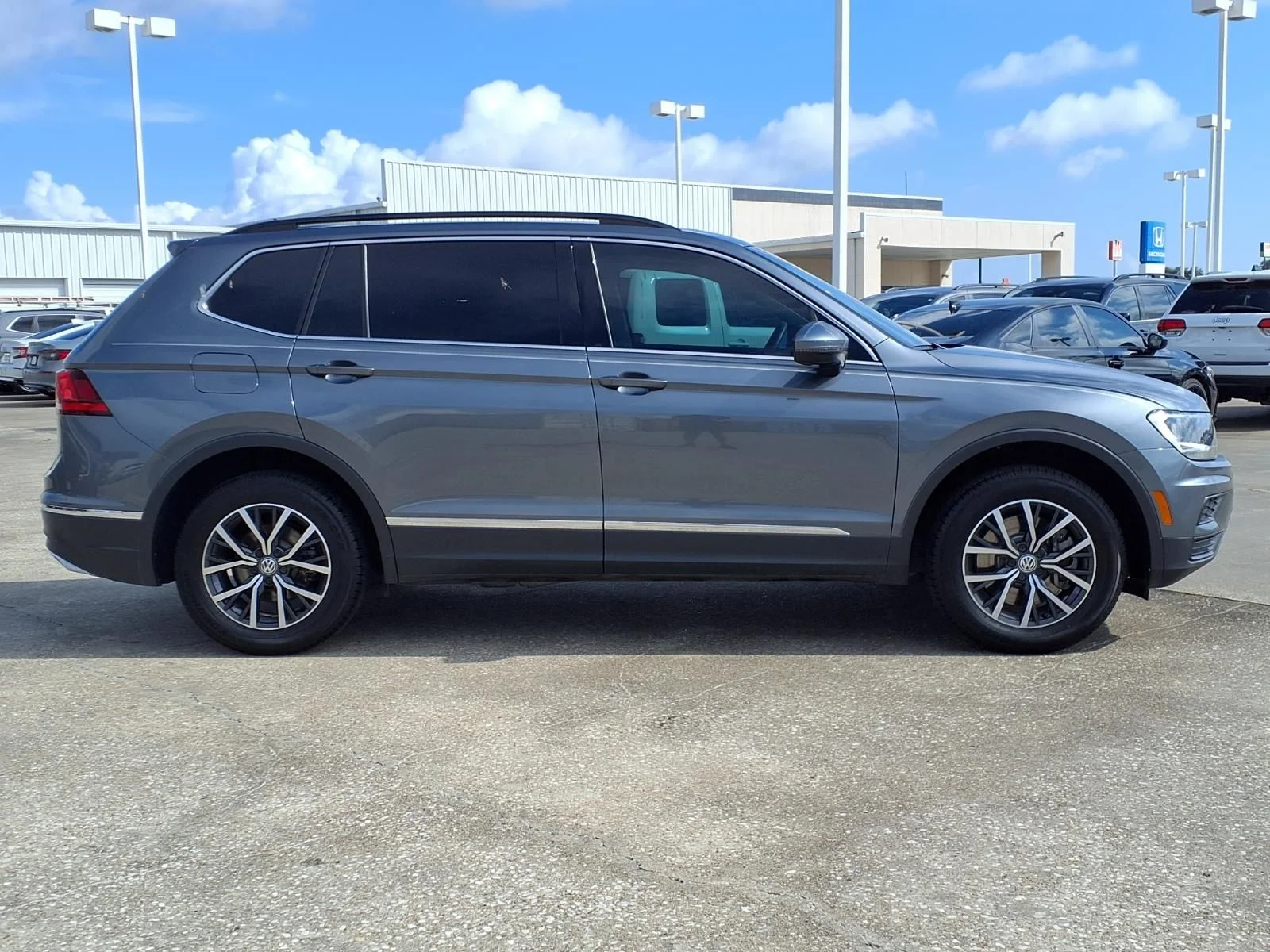Used 2020 Gray Volkswagen 2.0T SE image 8