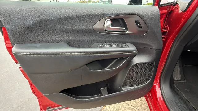 Used 2025 Red Chrysler Select image 16