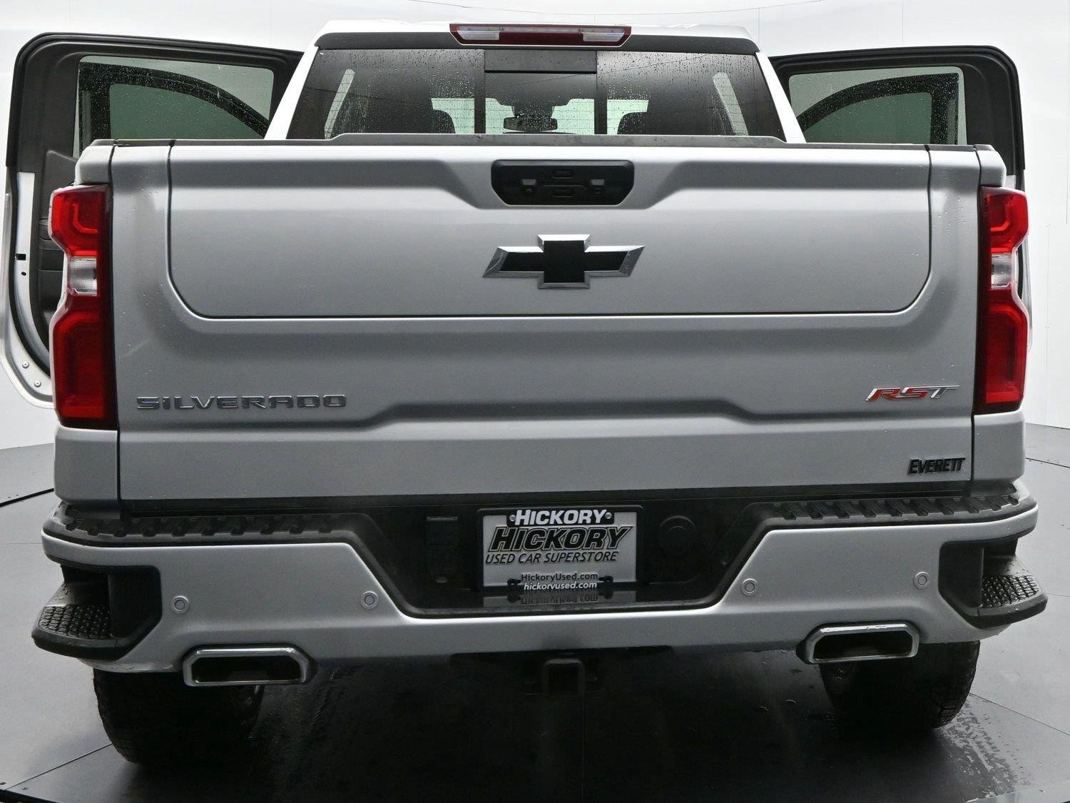 Used 2022 Silver Ice Metallic Chevrolet RST image 41