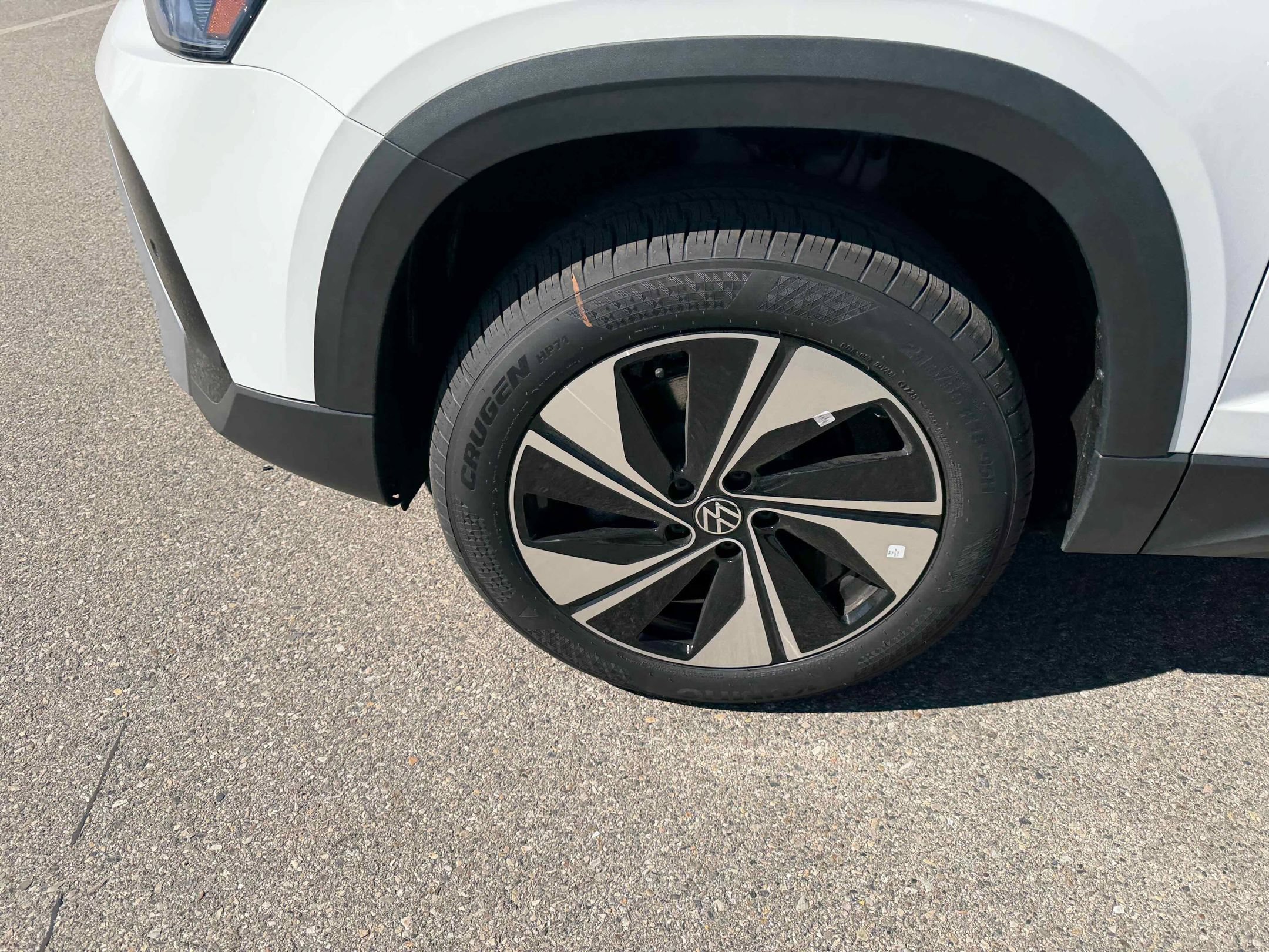 New 2026 Pure White Volkswagen SE image 14