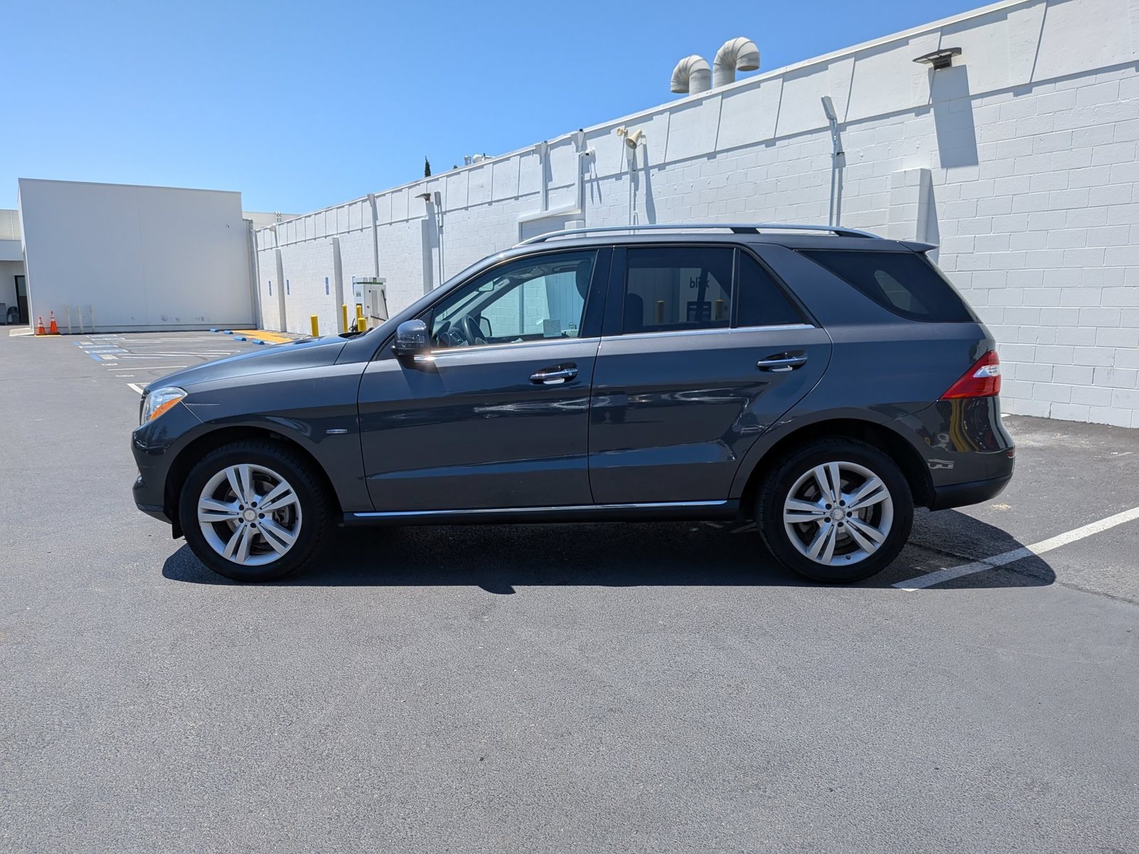 Used 2012 Steel Grey Metallic Mercedes-Benz ML 350 BlueTEC® image 9