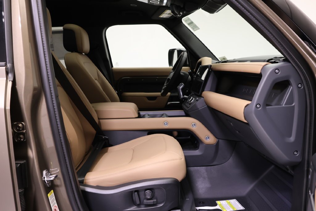 New 2026 Gondwana Stone Metallic Land Rover X-Dynamic SE image 40