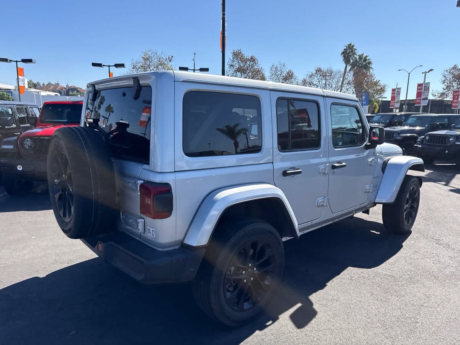 Used 2024 Silver Zynith Clearcoat Jeep Sahara image 17