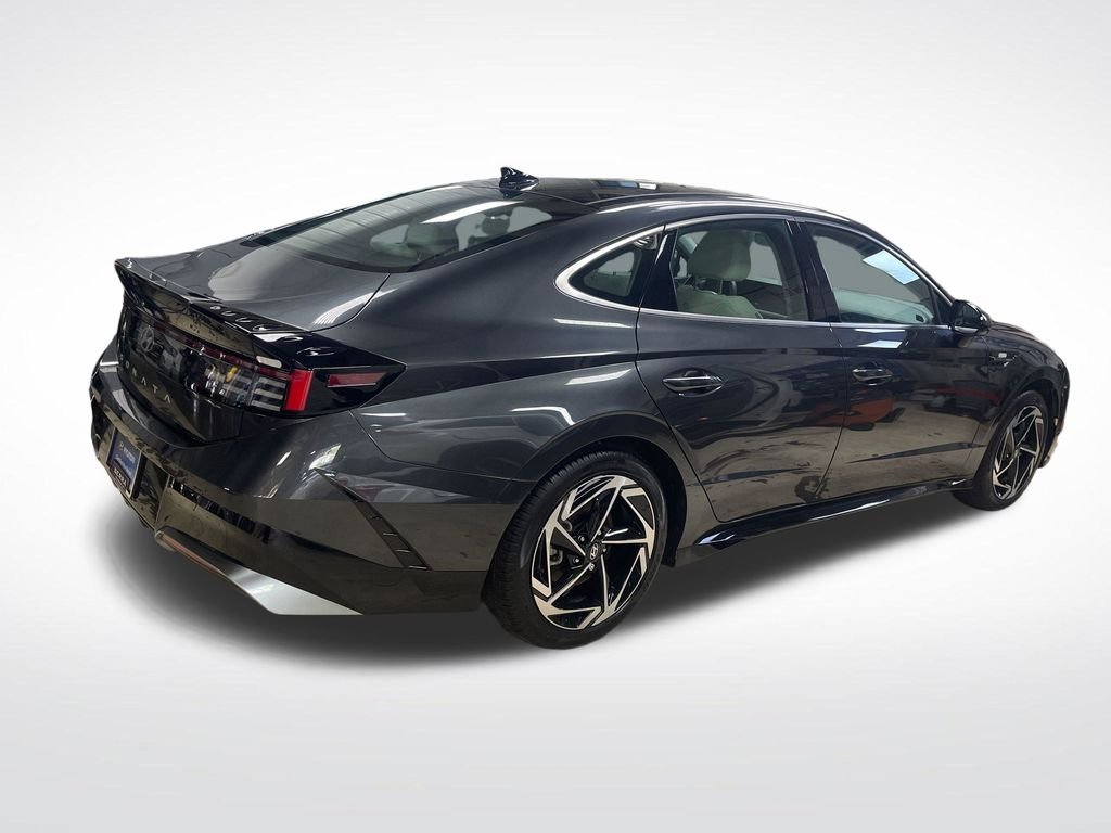 Used 2024 Gray Hyundai SEL image 7