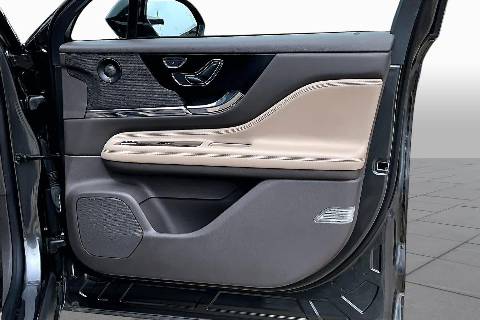Used 2020 Magnetic Gray Lincoln Reserve image 22
