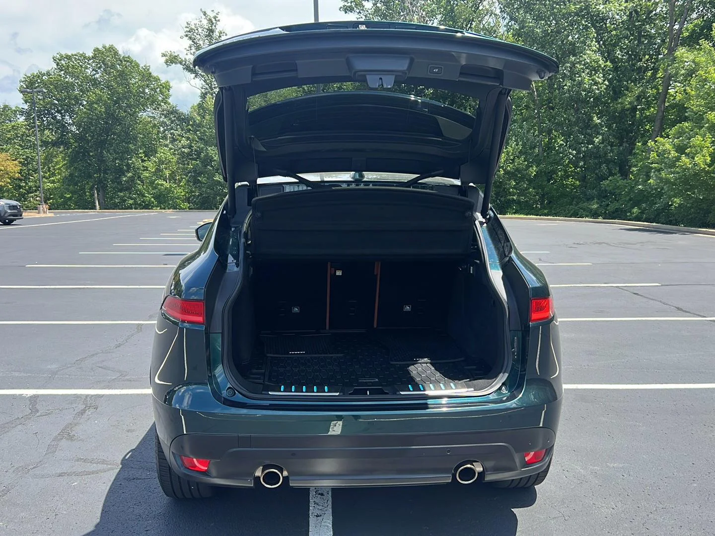 Used 2018 Yulong White Metallic Jaguar 30t Portfolio image 31
