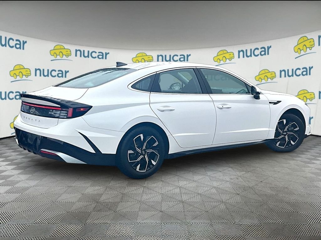 Used 2025 White Hyundai SEL image 5