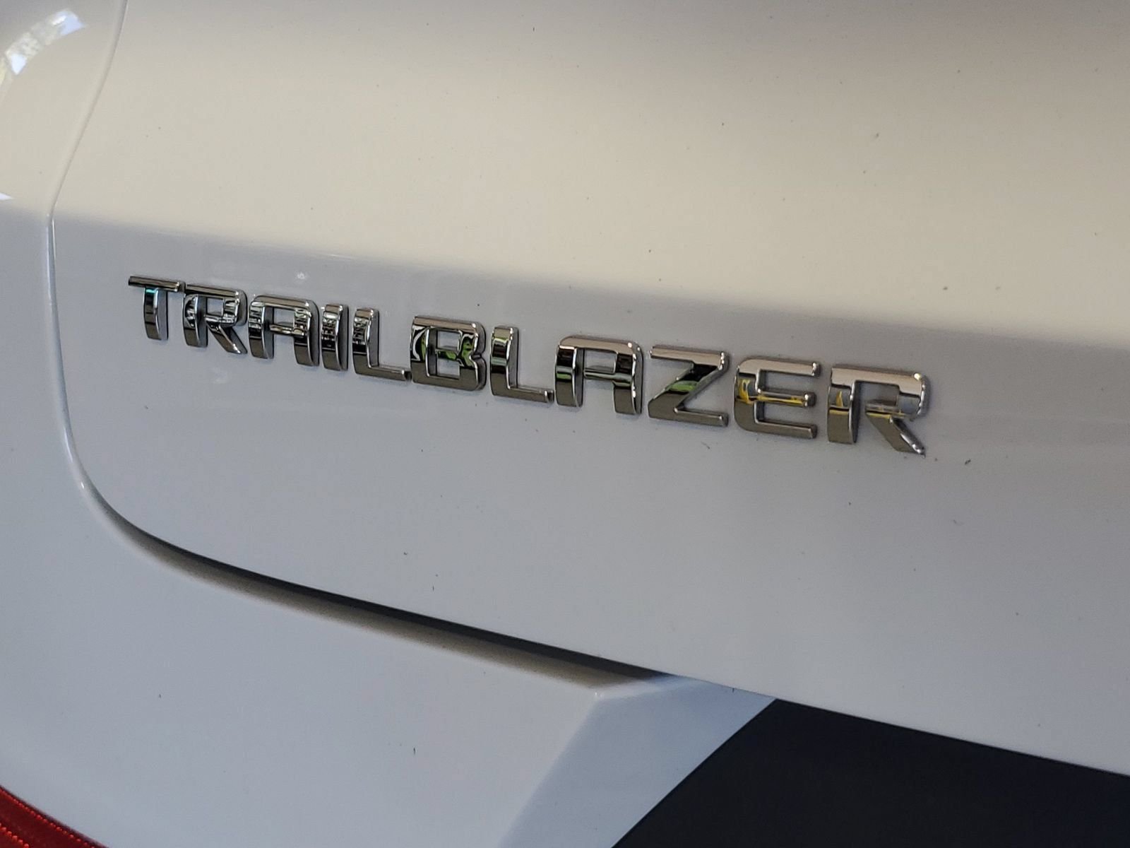 Used 2022 White Chevrolet LS image 6