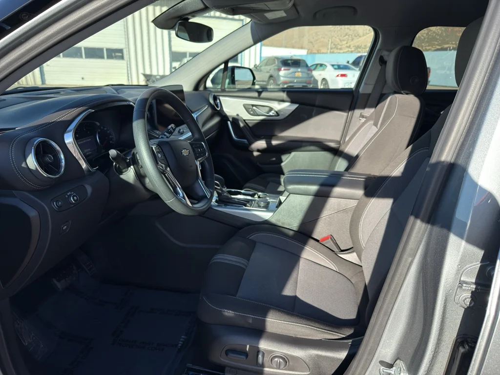 Used 2025 Sterling Gray Metallic Chevrolet 2LT image 10